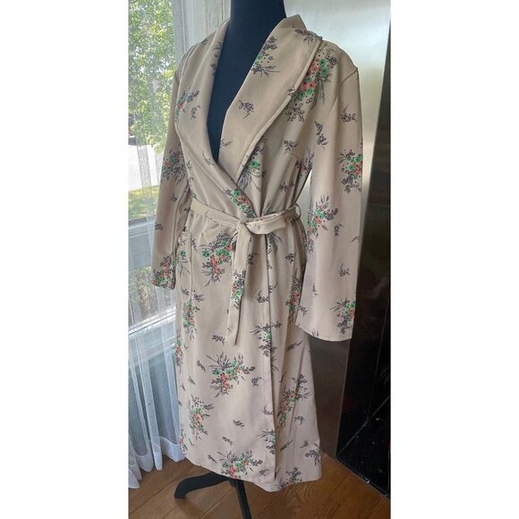 Vintage 70s house dress, light taupe with orange and green floral, light weight - Picture 2 of 9